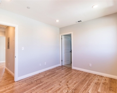 1739 Longwood Avenue - Photo Thumbnail 17