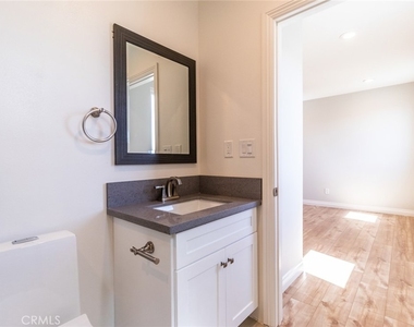 1739 Longwood Avenue - Photo Thumbnail 9