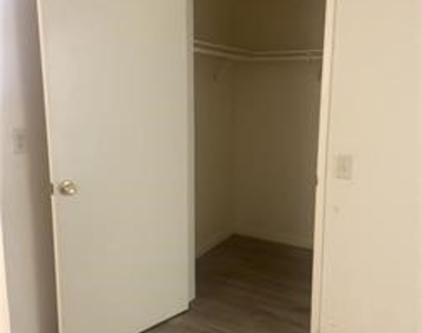 6819 Whitsett - Photo Thumbnail 9