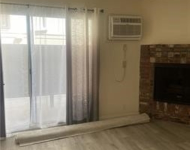 6819 Whitsett - Photo Thumbnail 4