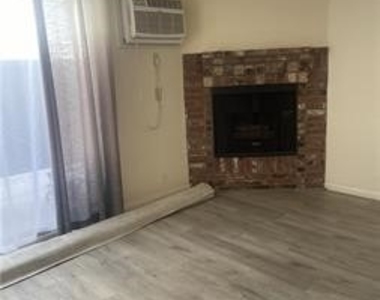 6819 Whitsett - Photo Thumbnail 3