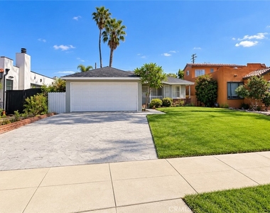 1104 N Screenland Drive - Photo Thumbnail 1