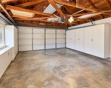 1104 N Screenland Drive - Photo Thumbnail 34