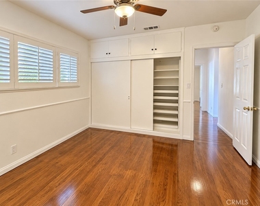 1104 N Screenland Drive - Photo Thumbnail 28