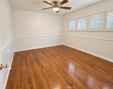 1104 N Screenland Drive - Photo Thumbnail 27