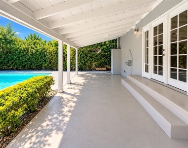 1104 N Screenland Drive - Photo Thumbnail 30