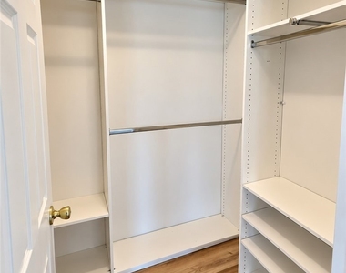 1104 N Screenland Drive - Photo Thumbnail 22