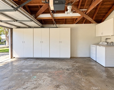 1104 N Screenland Drive - Photo Thumbnail 36