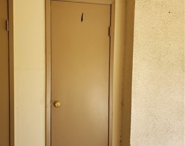 1022 W Calle De Las Estrellas - Photo Thumbnail 13