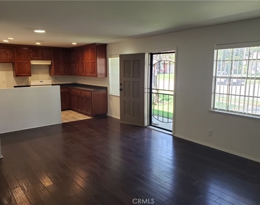 1022 W Calle De Las Estrellas - Photo Thumbnail 1