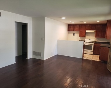 1022 W Calle De Las Estrellas - Photo Thumbnail 2