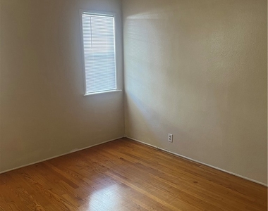 2804 W Ramona Road - Photo Thumbnail 9