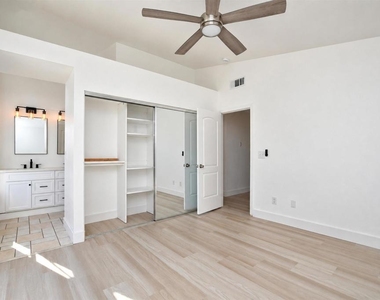 5119 Homestead - Photo Thumbnail 14