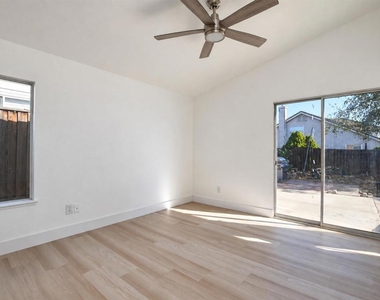5119 Homestead - Photo Thumbnail 12