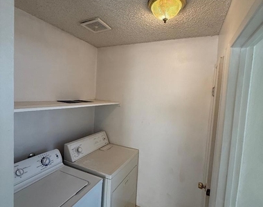 2213 L St - Photo Thumbnail 8