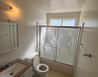 2213 L St - Photo Thumbnail 7