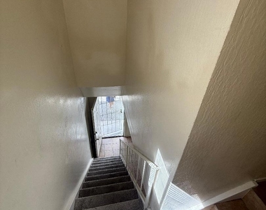 2213 L St - Photo Thumbnail 4
