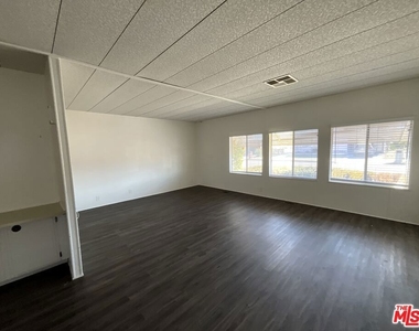 1014 W Johnston Avenue - Photo Thumbnail 8