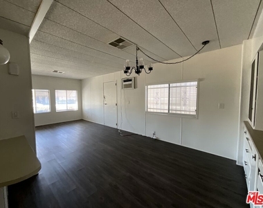 1014 W Johnston Avenue - Photo Thumbnail 5