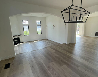 2300 N Commonwealth Avenue - Photo Thumbnail 22
