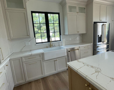 2300 N Commonwealth Avenue - Photo Thumbnail 40