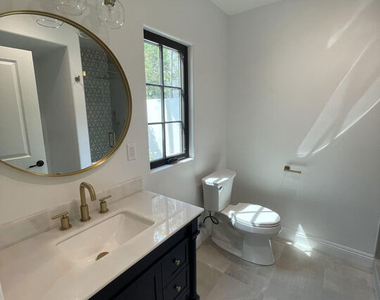 2300 N Commonwealth Avenue - Photo Thumbnail 26