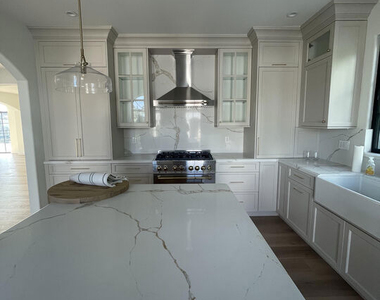 2300 N Commonwealth Avenue - Photo Thumbnail 44