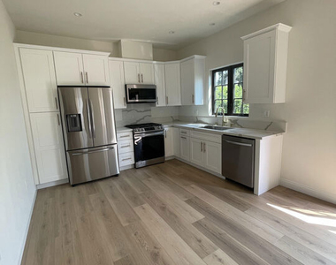 2300 N Commonwealth Avenue - Photo Thumbnail 29