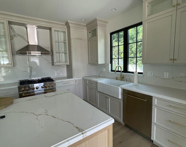 2300 N Commonwealth Avenue - Photo Thumbnail 36