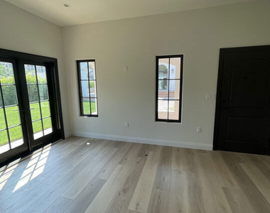 2300 N Commonwealth Avenue - Photo Thumbnail 28
