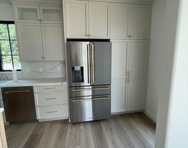 2300 N Commonwealth Avenue - Photo Thumbnail 42