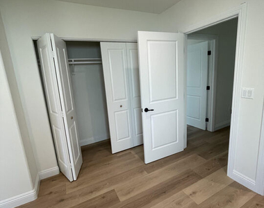 2300 N Commonwealth Avenue - Photo Thumbnail 14