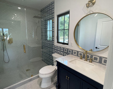 2300 N Commonwealth Avenue - Photo Thumbnail 16