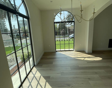 2300 N Commonwealth Avenue - Photo Thumbnail 18