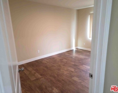 1334 W 62 - Photo Thumbnail 12