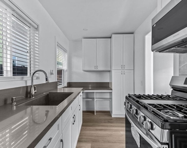 1244 N Genesee - Photo Thumbnail 2