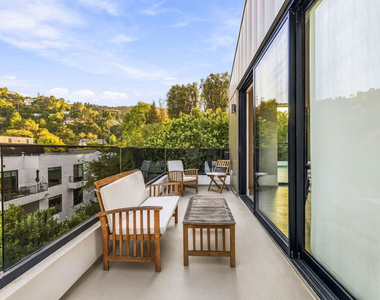 3659 1/2 Regal Pl, Los Angeles, Ca 90068, Usa - Photo Thumbnail 1