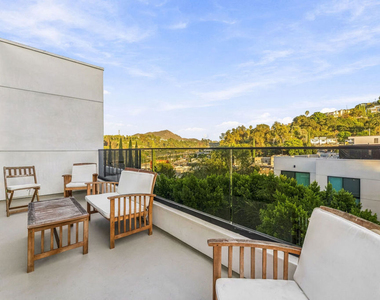 3659 1/2 Regal Pl, Los Angeles, Ca 90068, Usa - Photo Thumbnail 2