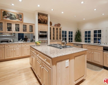 898 N Bundy Drive - Photo Thumbnail 7