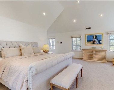 898 N Bundy Drive - Photo Thumbnail 15