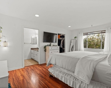 11907 Darlington Avenue - Photo Thumbnail 6