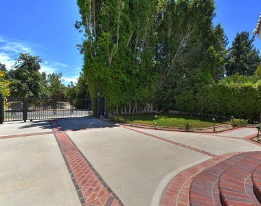 14713 Valleyheart Drive - Photo Thumbnail 18