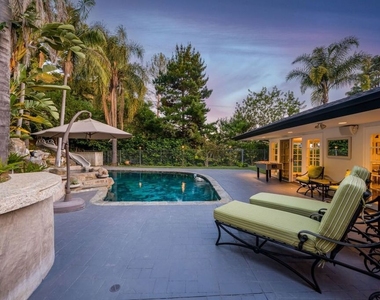 9023 Alto Cedro Drive - Photo Thumbnail 8