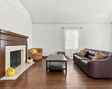 343 N Bronson Avenue - Photo Thumbnail 5