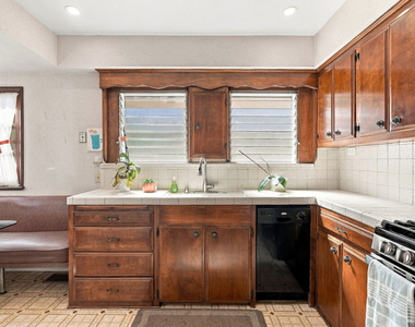 343 N Bronson Avenue - Photo Thumbnail 13