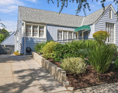 343 N Bronson Avenue - Photo Thumbnail 3