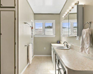 343 N Bronson Avenue - Photo Thumbnail 36