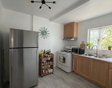 2299 Glendale Boulevard - Photo Thumbnail 6