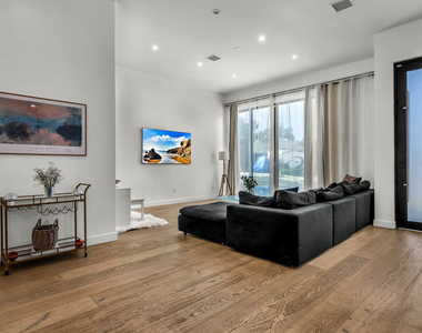 12136 Clarkson Road - Photo Thumbnail 4