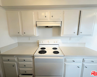 1541 N Laurel Avenue - Photo Thumbnail 10